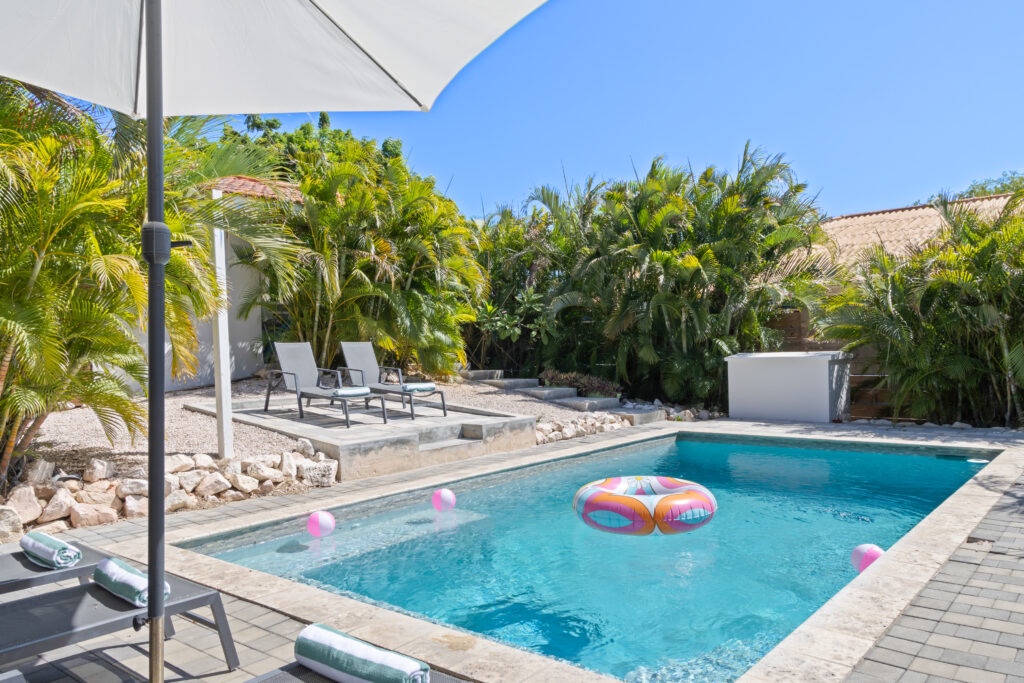 TUK Tropical Boutique Resort – pool and tropical garden